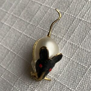 Rare vintage mouse brooch